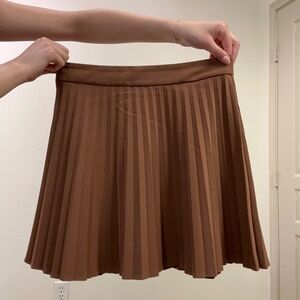 Aritzia Pleated Sundeh skirt - size 6